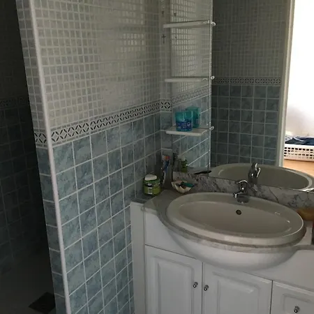 5 Personnes Avec Terrasse, Parking, Wifi Et Acces Direct A La - Fr-1-776-86 Appartement