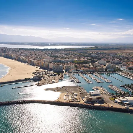 5 Personnes Avec Terrasse, Parking, Wifi Et Acces Direct A La - Fr-1-776-86 *