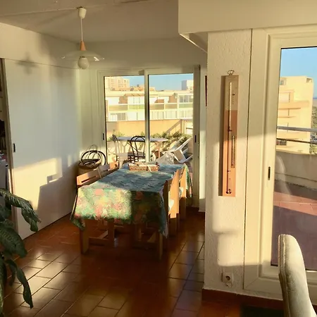 5 Personnes Avec Terrasse, Parking, Wifi Et Acces Direct A La - Fr-1-776-86 Appartement
