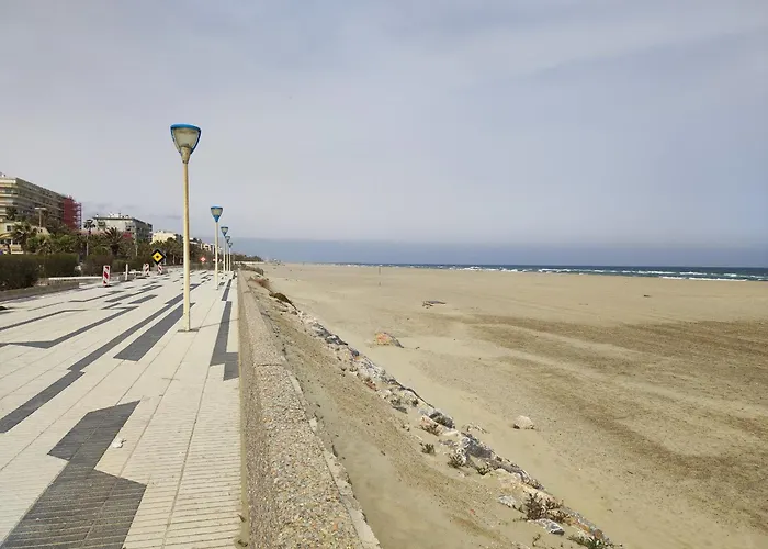 Apartment 5 Personnes Avec Terrasse, Parking, Wifi Et Acces Direct A La - Fr-1-776-86 *